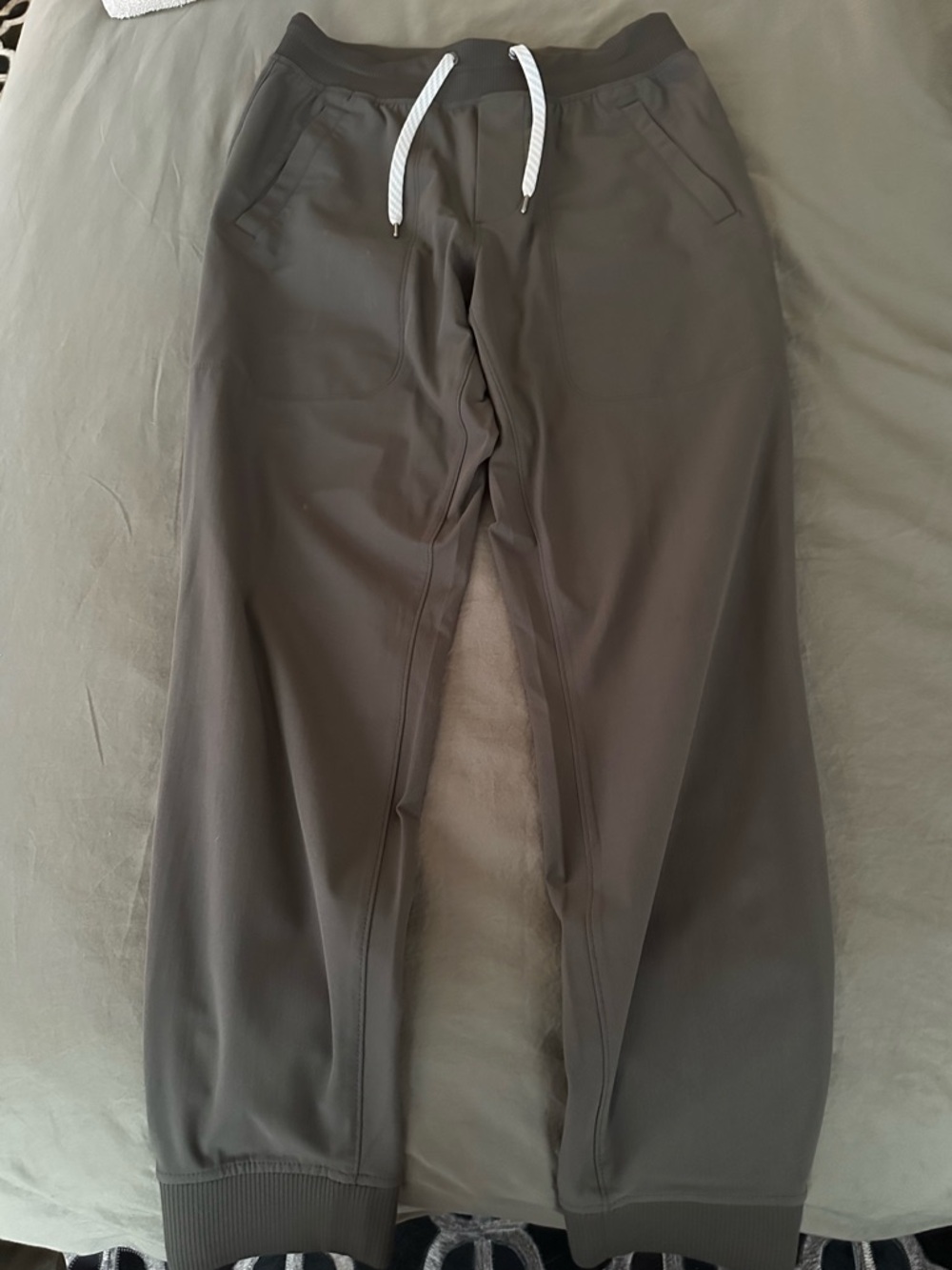 Men's Vuori Olive Green Jogger Pants with Drawstring